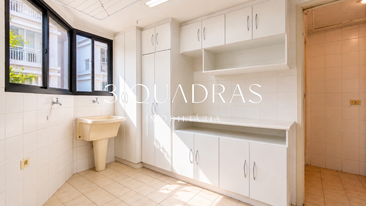 Amplo Apartamento de 128m² com 3 Quartos (1 Suíte) e 2 Vagas na Vila Nova Conceição - Imagem 12